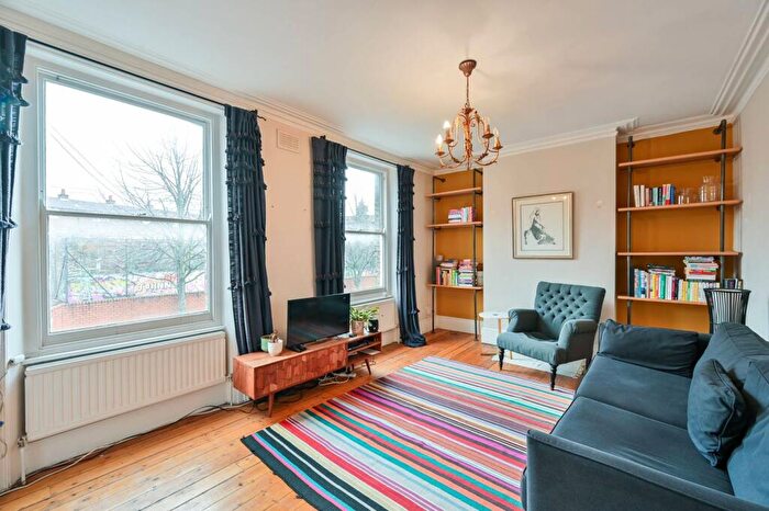 3 Bedroom Flat For Sale In East Street, Elephant And Castle, London, SE17