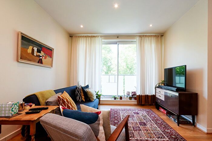 2 Bedroom Flat To Rent In East Dulwich Road, London, SE22