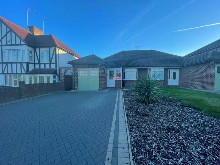 2 Bedroom Semi-Detached Bungalow To Rent In Bexley Road, Erith DA8