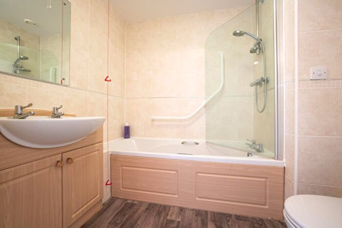 1 Bedroom Apartment For Sale In Douglas Bader Court, Howth Drive, Woodley, Reading, Berkshire, RG5