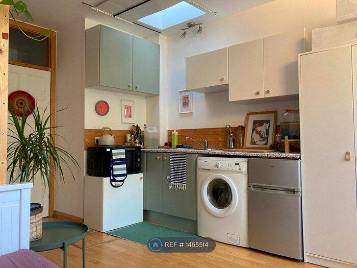 Studio To Rent In Freshfield Bank, Forest Row, RH18