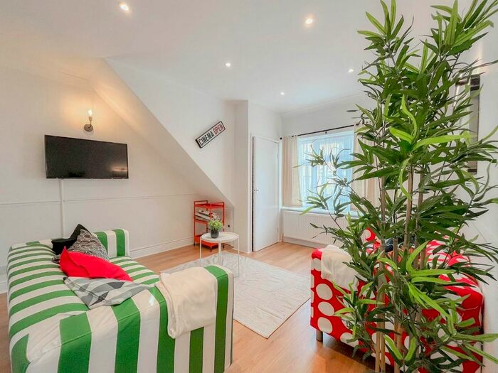 4 Bedroom Semi-Detached House To Rent In Burleigh Road, Waltham Cross, EN8