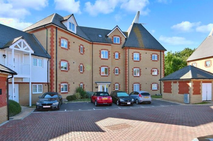 2 Bedroom Flat For Sale In Chesfield Close, Maidstone Road, Hadlow, Tonbridge, TN11