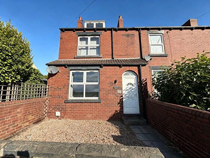 3 Bedroom Terraced House To Rent In High Street, Royston, S71