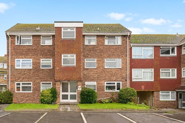 2 Bedroom Flat To Rent In Richmond Road, Seaford, East Sussex, BN25