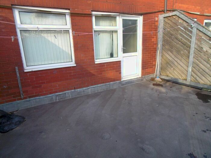 3 Bedroom Maisonette To Rent In Waterloo Street, Oldham, OL4