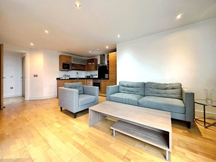 2 Bedroom Flat To Rent In Clarence House, The Boulevard, Leeds, West Yorkshire, LS10