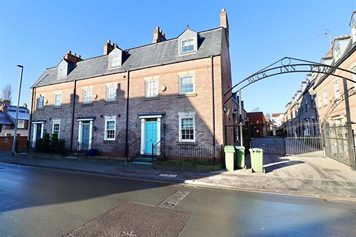 3 Bedroom End Of Terrace House To Rent In Buck Inn Yard, Pocklington, York, YO42