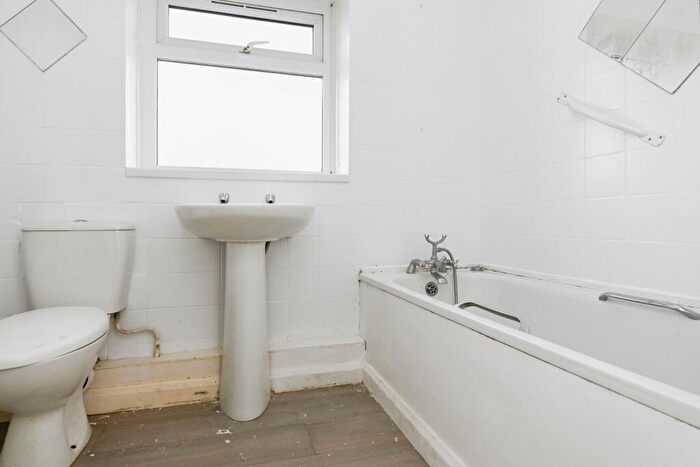 2 Bedroom Bungalow For Sale In Beach Way, Clacton-On-Sea, Essex, CO15