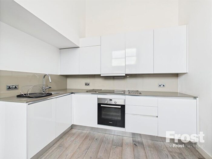 2 Bedroom Apartment To Rent In Wellington Street, Slough, Berkshire, SL1