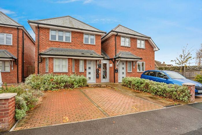 2 Bedroom Flat For Sale In Pyrford Close, Waterlooville, Hampshire, PO7