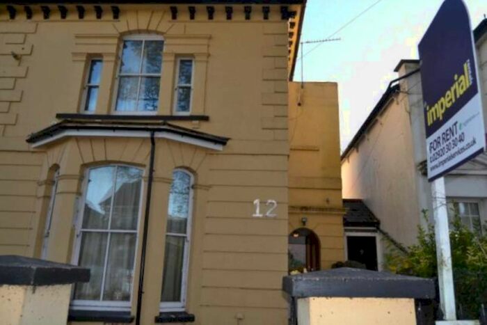 4 Bedroom Flat To Rent In The Walk, Cardiff, CF24