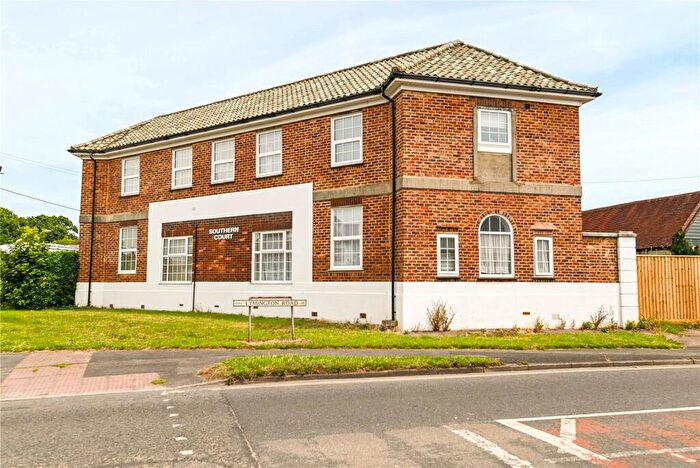 2 Bedroom Apartment For Sale In Barton Court Road, New Milton, Hampshire, BH25