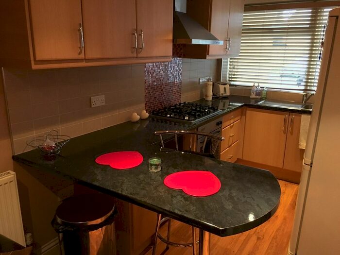 1 Bedroom Flat To Rent In Travellers Way, Hounslow, TW4