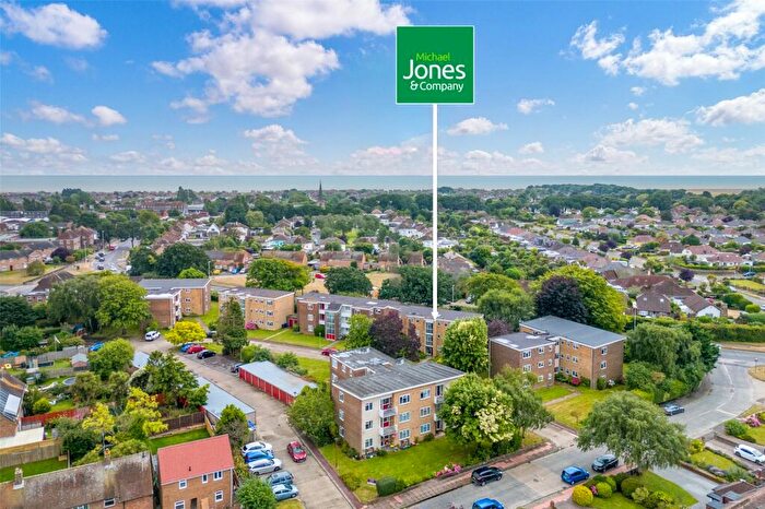 2 Bedroom Flat For Sale In Sunningdale Court, Jupps Lane, Goring-by-Sea, Worthing, BN12