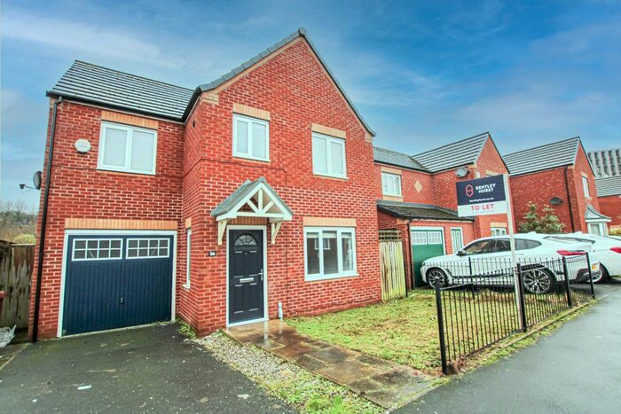 4 Bedroom Detached House To Rent In Bottomley Side, Blackley, M9