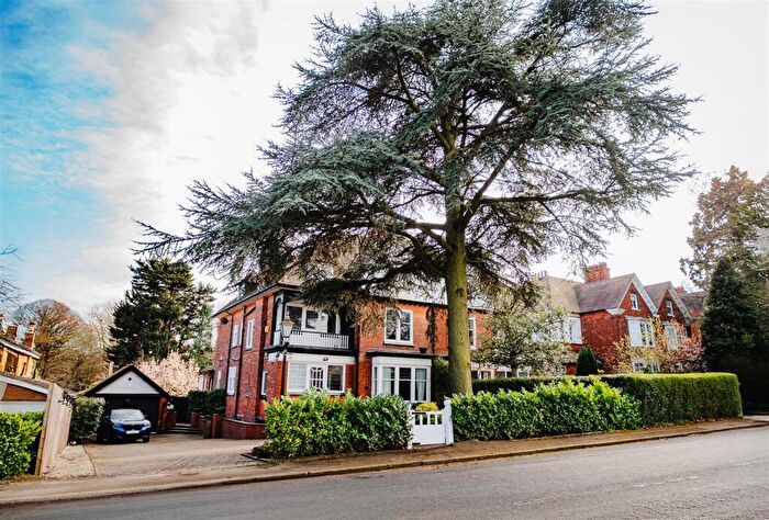 6 Bedroom Semi-Detached House For Sale In Ferriby Road, Hessle, HU13