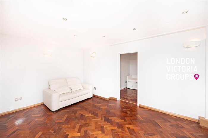 2 Bedroom Flat To Rent In Park Crescent, London, W1B