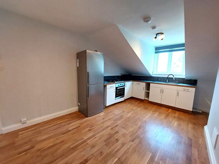 2 Bedroom Flat To Rent In The Grove, London, W5