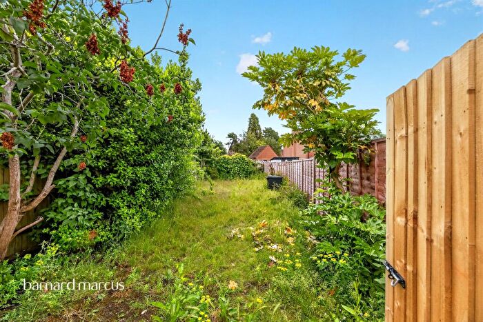 2 Bedroom Maisonette For Sale In Spencer Road, Caterham, CR3
