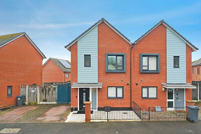 3 Bedroom Semi Detached House For Sale In Stockmans Close, Birmingham, B38