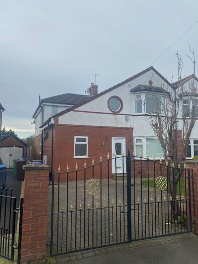 4 Bedroom Semi-Detached House To Rent In Harefield Drive, Didsbury, M20