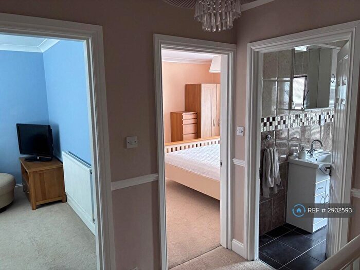 1 Bedroom Flat To Rent In Mountbatten Avenue, Romsey, SO51