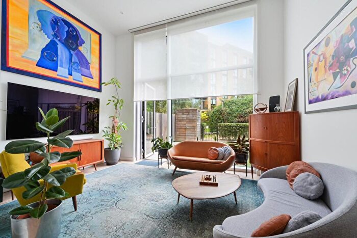 4 Bedroom Town House For Sale In Rope Terrace, Royal Wharf, E16
