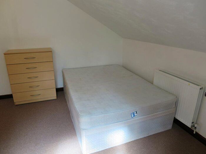 3 Bedroom Flat To Rent In Cowley Road, OX4
