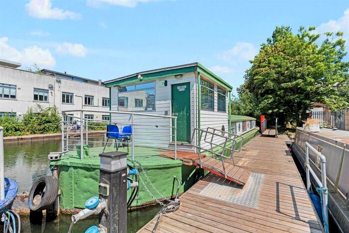 House Boat To Rent In Eagle Wharf Marina, Hoxton, N1