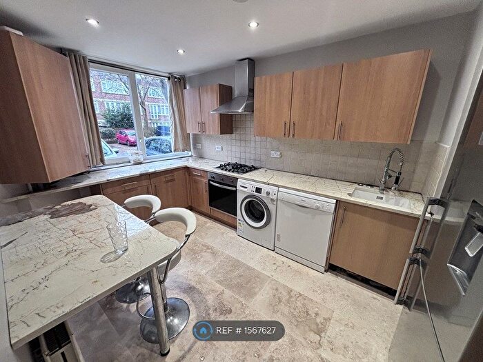 4 Bedroom Flat To Rent In Carey Gardens, London, SW8