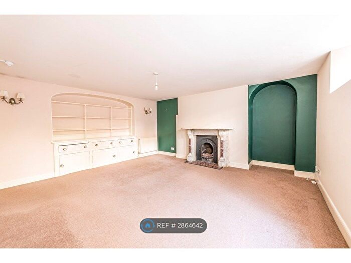 2 Bedroom Flat To Rent In Caledonia Place, Bristol, BS8