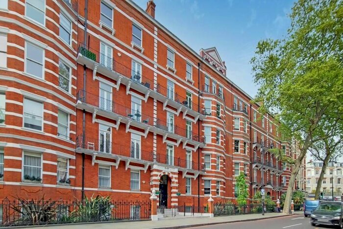 2 Bedroom Flat To Rent In Old Brompton Road, Earls Court, London, SW5