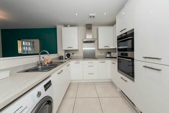 2 Bedroom Flat To Rent In Shacklewell Street, London E2