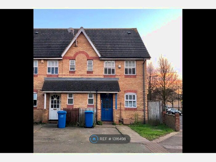 3 Bedroom Semi-Detached House To Rent In Collett Road, London SE16