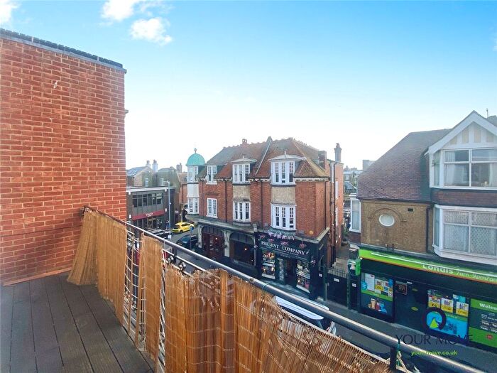 2 Bedroom Flat To Rent In High Street, Broadstairs, Kent, CT10