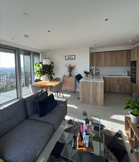 1 Bedroom Apartment To Rent In Tapestry Way, London, E1