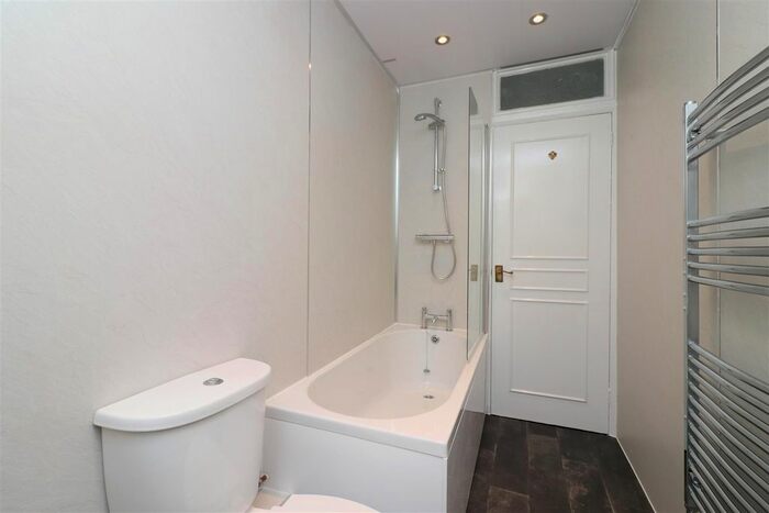 2 Bedroom End Of Terrace House To Rent In Lister Hill, Leeds, West Yorkshire, Uk, LS18
