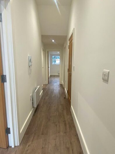 3 Bedroom Flat To Rent In Earls Court Road, London, SW5