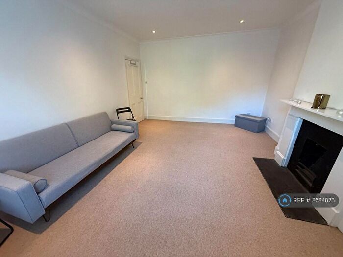 2 Bedroom Flat To Rent In Crystal Palace, London, SE19