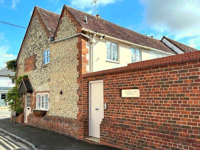 3 Bedroom Semi-Detached House To Rent In High Street, Benson, OX10