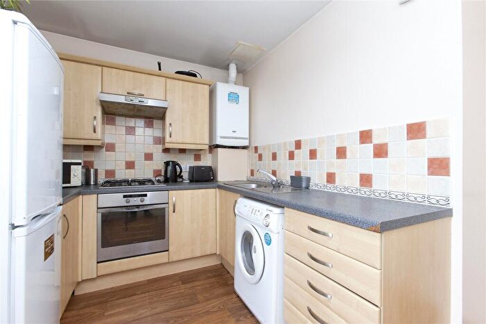 3 Bedroom Flat To Rent In Dryden Gait, Edinburgh, EH7