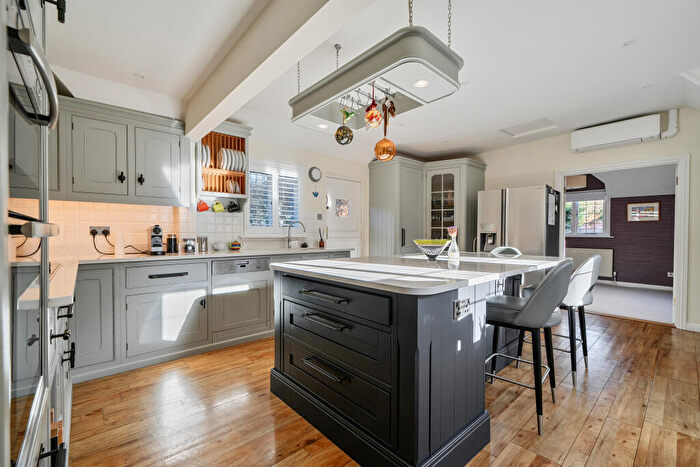 4 Bedroom Detached House For Sale In Court Road, Maidenhead, SL6