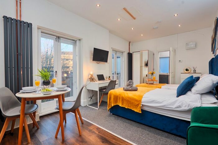 1 Bedroom Flat To Rent In Clarendon Road, Leeds, LS2