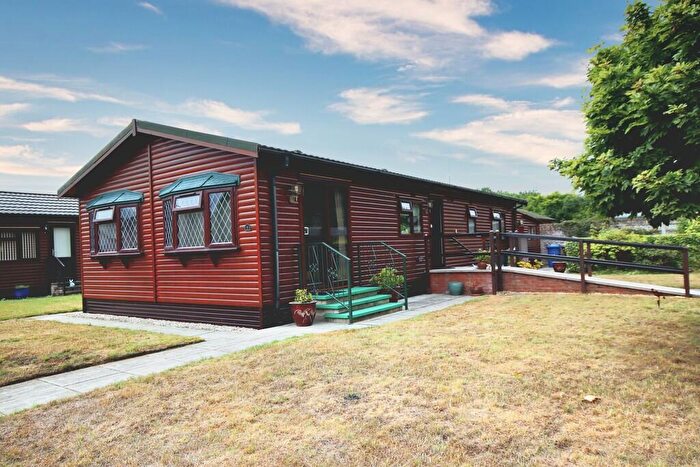 2 Bedroom Park Home For Sale In Lime Close, Torksey, Lincoln, LN1