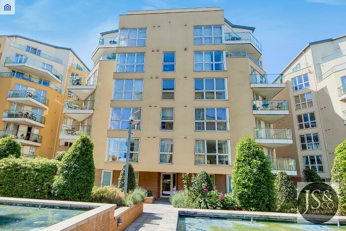 2 Bedroom Flat To Rent In Heligan House, Water Gardens Square, Canada Water, SE16