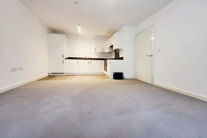 1 Bedroom Flat To Rent In Electric Close, Godalming, GU7