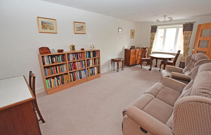 1 Bedroom Apartment For Sale In Clover Leaf Court, Ackender Road, Alton, Hampshire, GU34