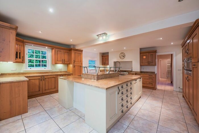 5 Bedroom Detached House To Rent In Chorleywood Road, Loudwater, Rickmansworth, WD3