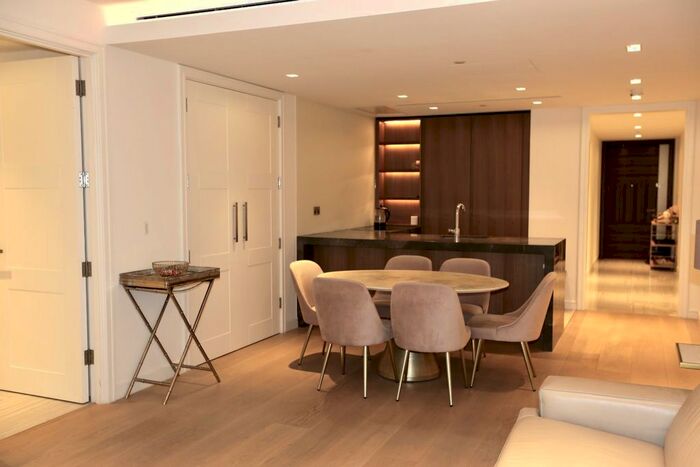 3 Bedroom Flat To Rent In Portugal Street, Lincoln Square, London, WC2A